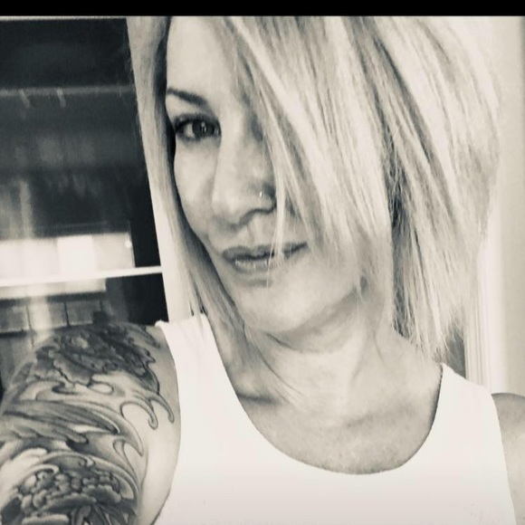 Meet your Posher, Carol - Picture 1 of 1